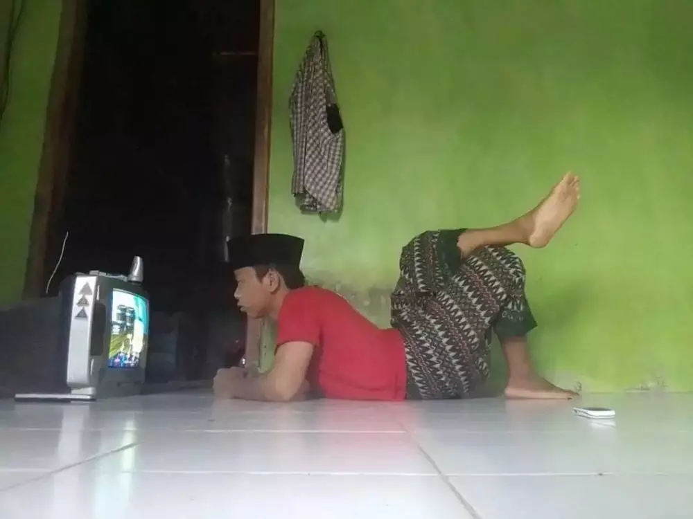 momen foto ada yang salah © Instagram