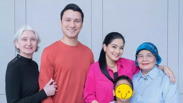 momen Christian Sugiono dan ibu © Instagram