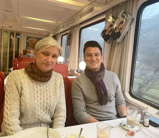 momen Christian Sugiono dan ibu © Instagram