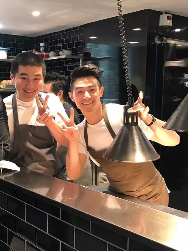 potret kebersamaan chef arnold dan adiknya © instagram potret kebersamaan chef arnold dan adiknya © instagram