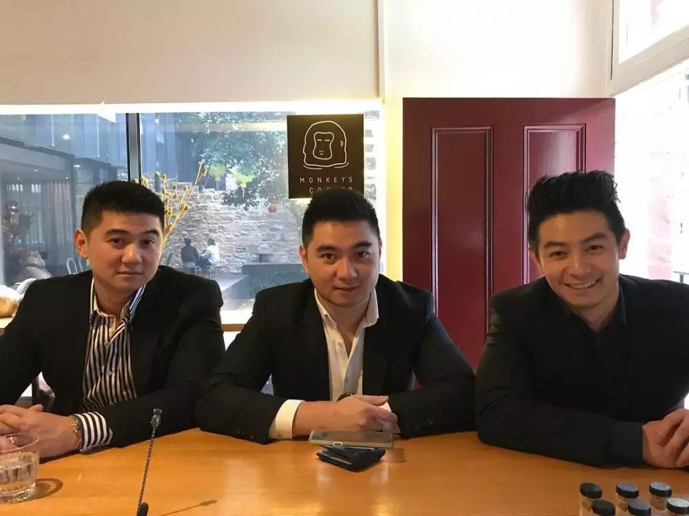 potret kebersamaan chef arnold dan adiknya © instagram potret kebersamaan chef arnold dan adiknya © instagram