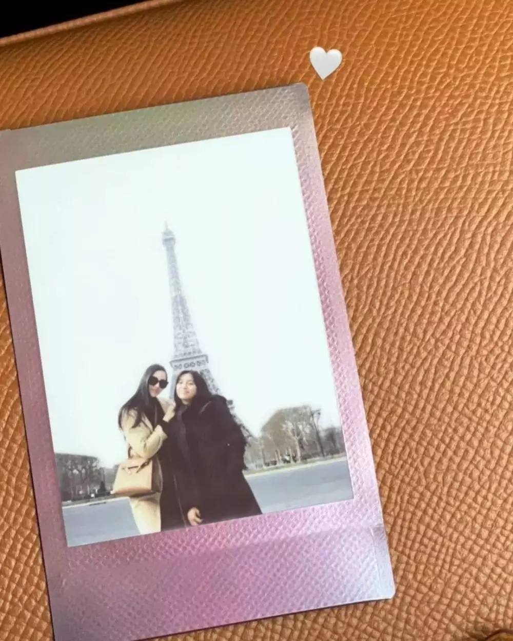 Momen Alleia temani Ariel Noah liburan ke Paris Instagram