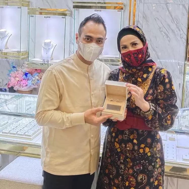 potret cincin pernikahan Venna Melinda & Ferry Irawan © Instagram/@vennamelindareal potret cincin pernikahan Venna Melinda & Ferry Irawan © Instagram/@vennamelindareal