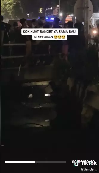Maling sembunyi 2 jam di selokan, momen keluar bikin warga sorak sorai TikTok @Tiandeh_