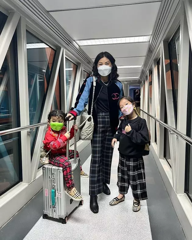 Gaya Sarwendah liburan ke Paris © Instagram