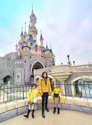 Gaya Sarwendah liburan ke Paris © Instagram