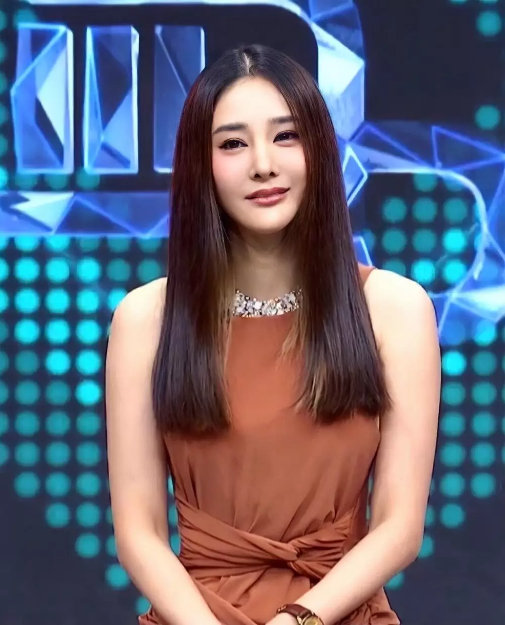 fakta tentang tangmo nida © Instagram