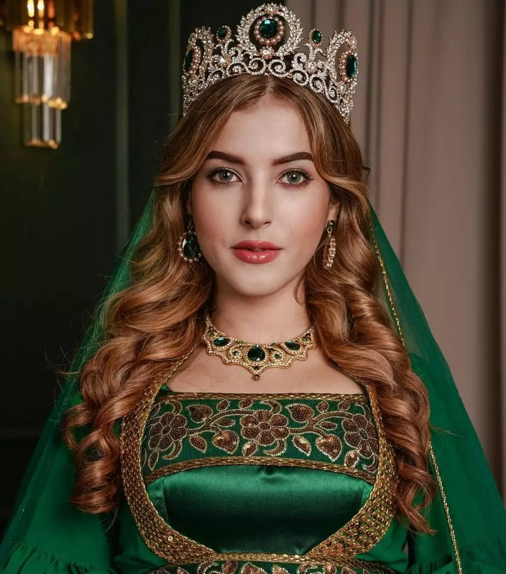 Gaya Tasya Farasya dandan ala karakter film © Instagram Gaya Tasya Farasya dandan ala karakter film © Instagram