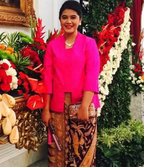 Pesona Kahiyang Ayu kenakan kebaya © berbagai sumber