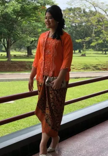 Pesona Kahiyang Ayu kenakan kebaya © berbagai sumber