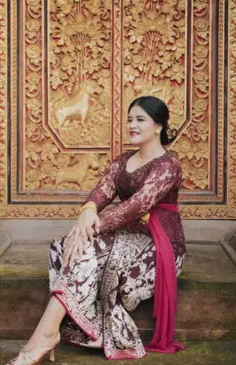 Pesona Kahiyang Ayu kenakan kebaya © berbagai sumber