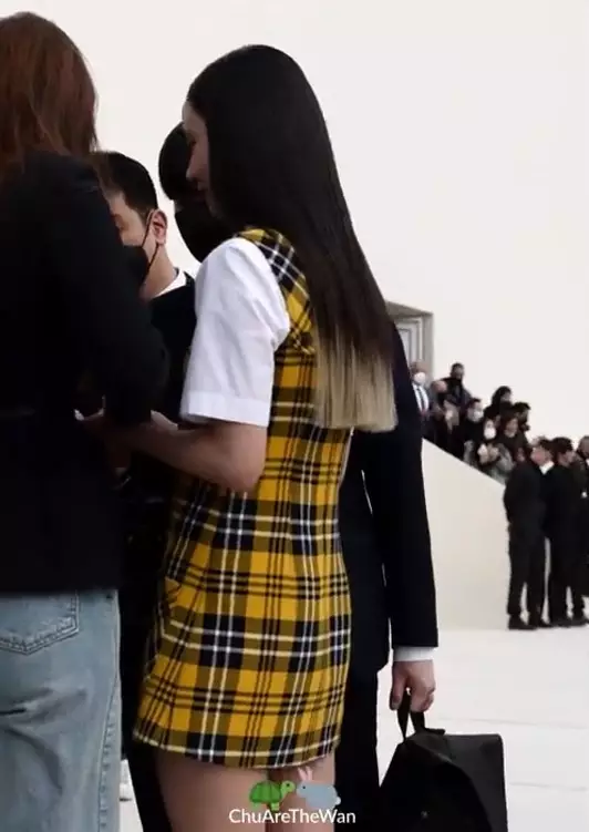 Jisoo Blackpink di Paris Fashion Week 2022 © berbagai sumber Jisoo Blackpink di Paris Fashion Week 2022 © berbagai sumber