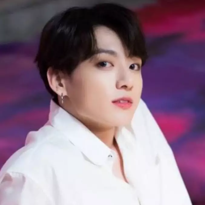 5 Fakta Jungkook BTS lulus kuliah, berhasil terima penghargaan