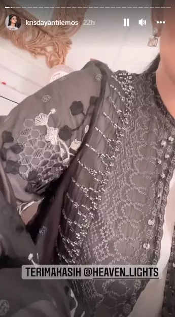 Gaya Krisdayanti di akikah anak Aurel © Instagram Gaya Krisdayanti di akikah anak Aurel © Instagram