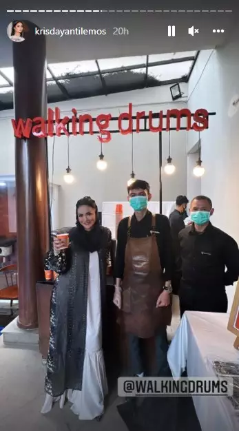 Gaya Krisdayanti di akikah anak Aurel © Instagram Gaya Krisdayanti di akikah anak Aurel © Instagram