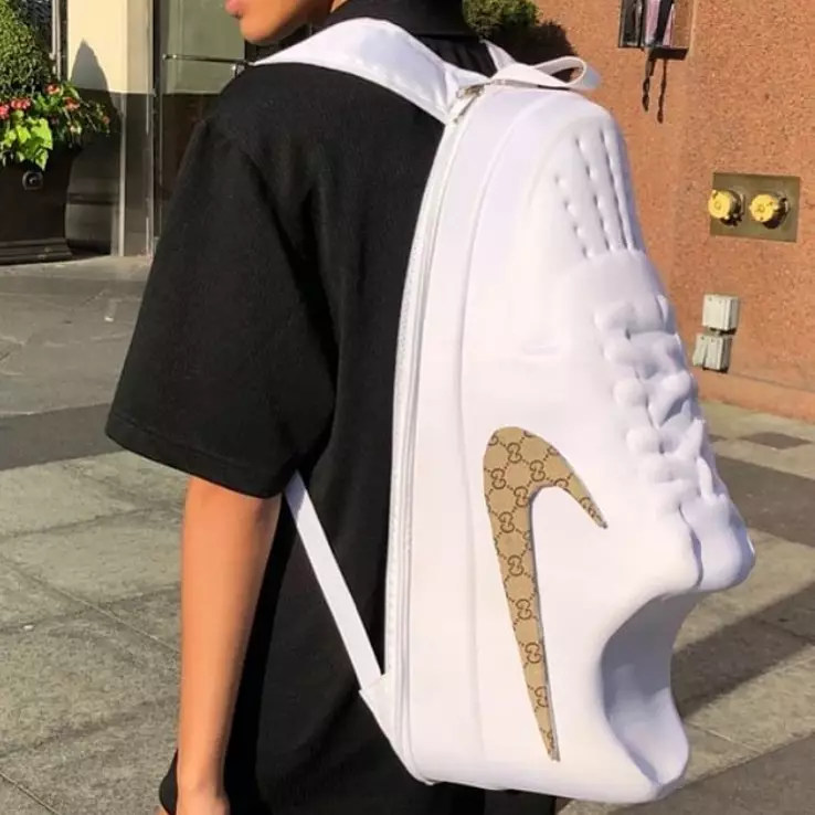 tas nyeleneh saat dipakai © Instagram