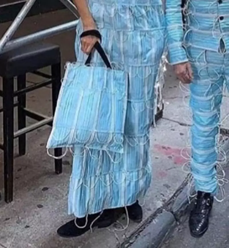 tas nyeleneh saat dipakai © Instagram