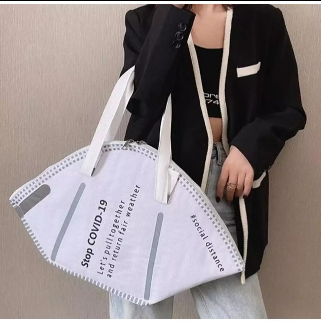 15 Penampakan nyeleneh tas saat dipakai, bentuknya aneh-aneh