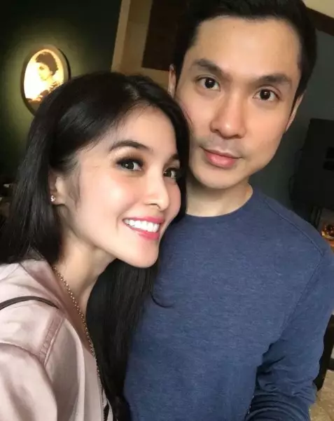 Seleb dapat hadiah dari suami usai lahiran © berbagai sumber