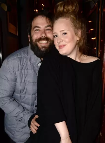 Seleb dapat hadiah dari suami usai lahiran © berbagai sumber