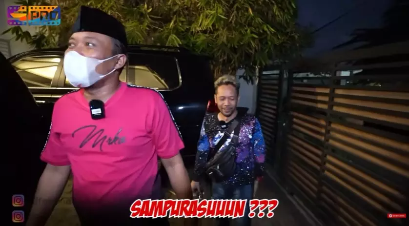 Potret rumah musisi Doel Sumbang © YouTube
