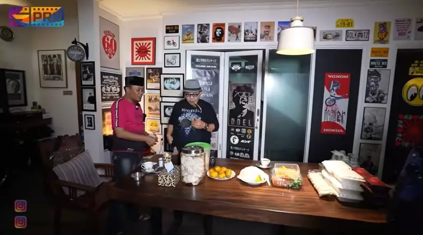 Potret rumah musisi Doel Sumbang © YouTube Potret rumah musisi Doel Sumbang © YouTube