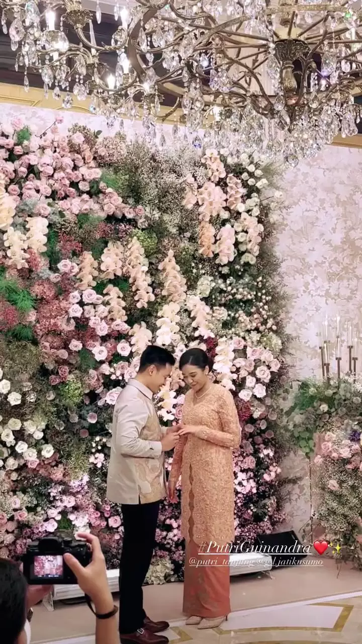 momen lamaran putri tanjung © instagram