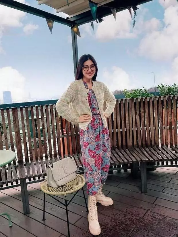 Gaya Sarwendah liburan pakai daster Instagram Gaya Sarwendah liburan pakai daster Instagram