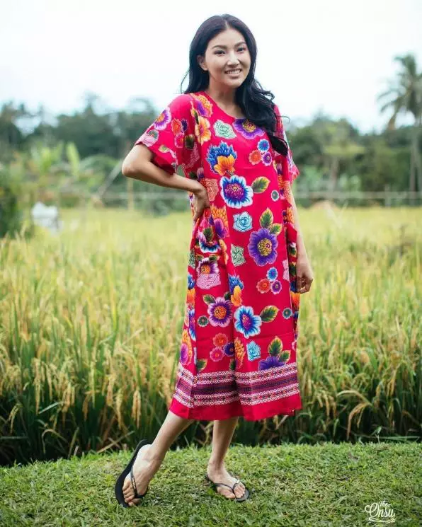 Gaya Sarwendah liburan pakai daster Instagram Gaya Sarwendah liburan pakai daster Instagram