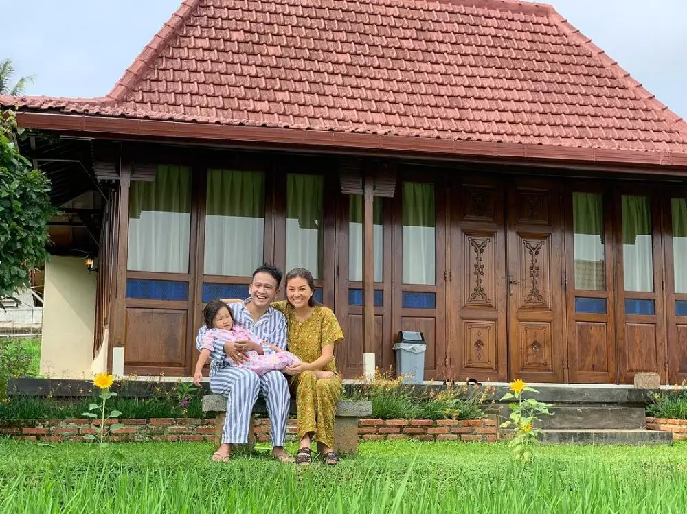 Gaya Sarwendah liburan pakai daster Instagram Gaya Sarwendah liburan pakai daster Instagram