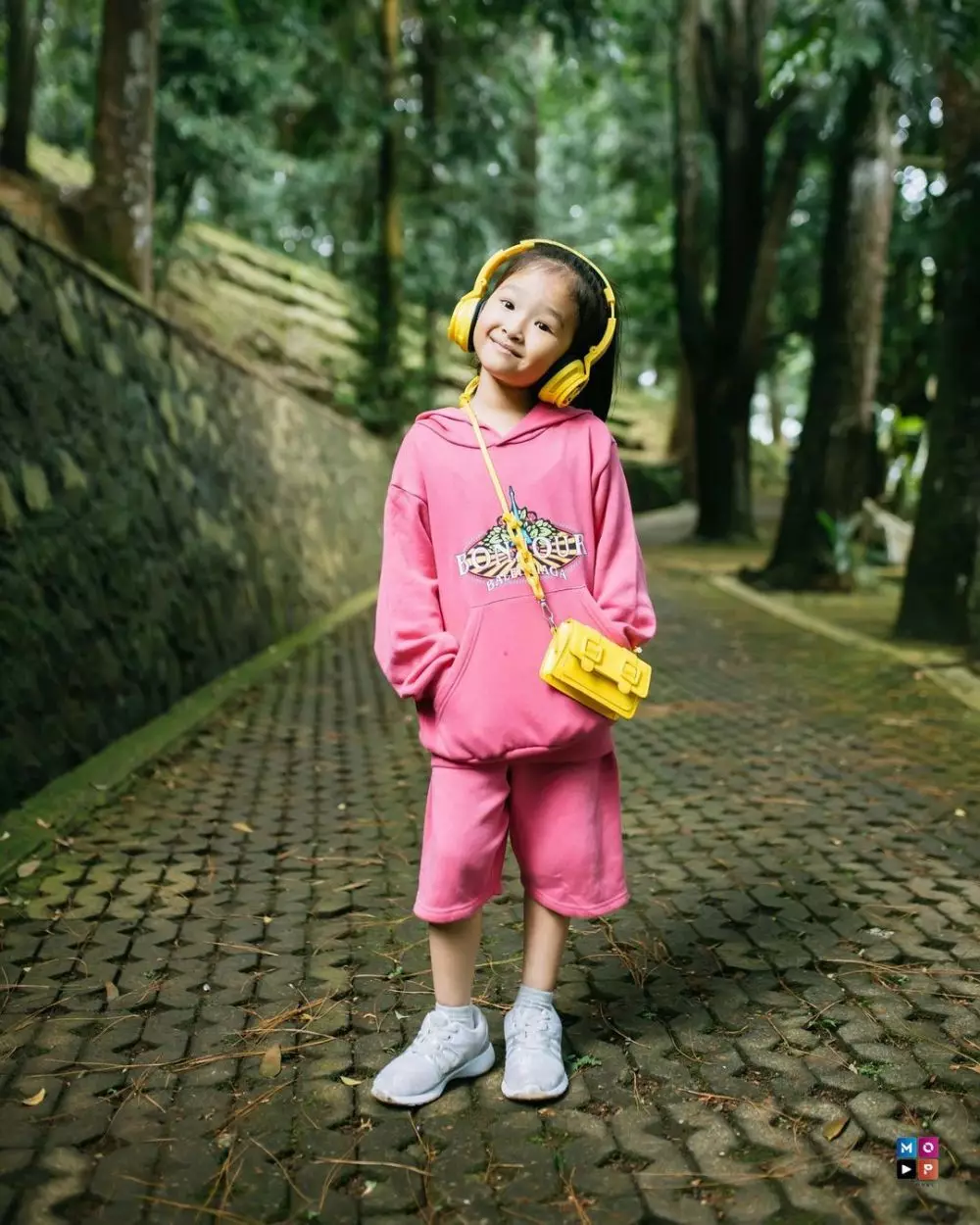 Gaya Thalia Onsu pakai tas branded Instagram