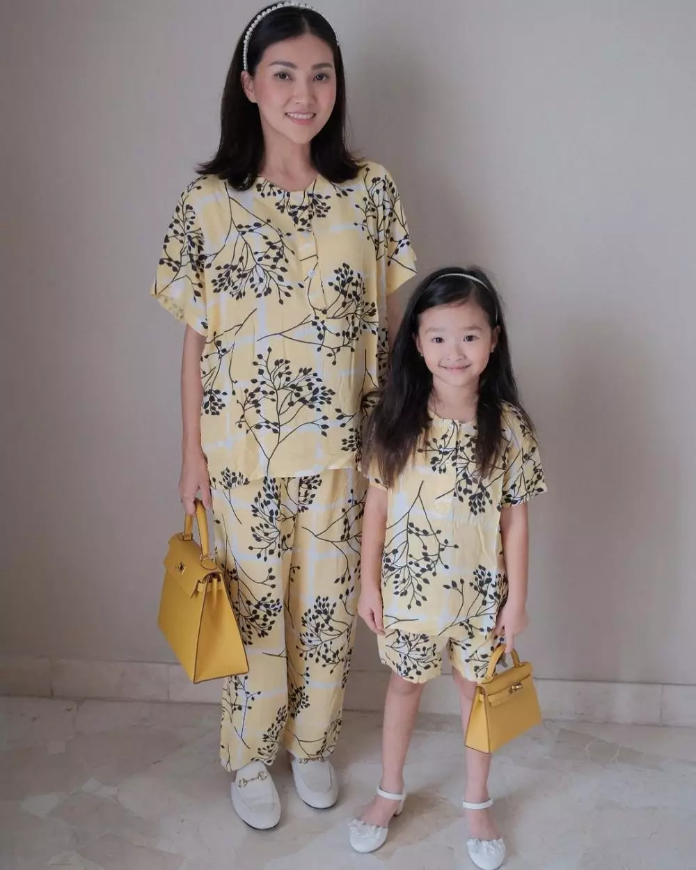 Gaya Thalia Onsu pakai tas branded Instagram