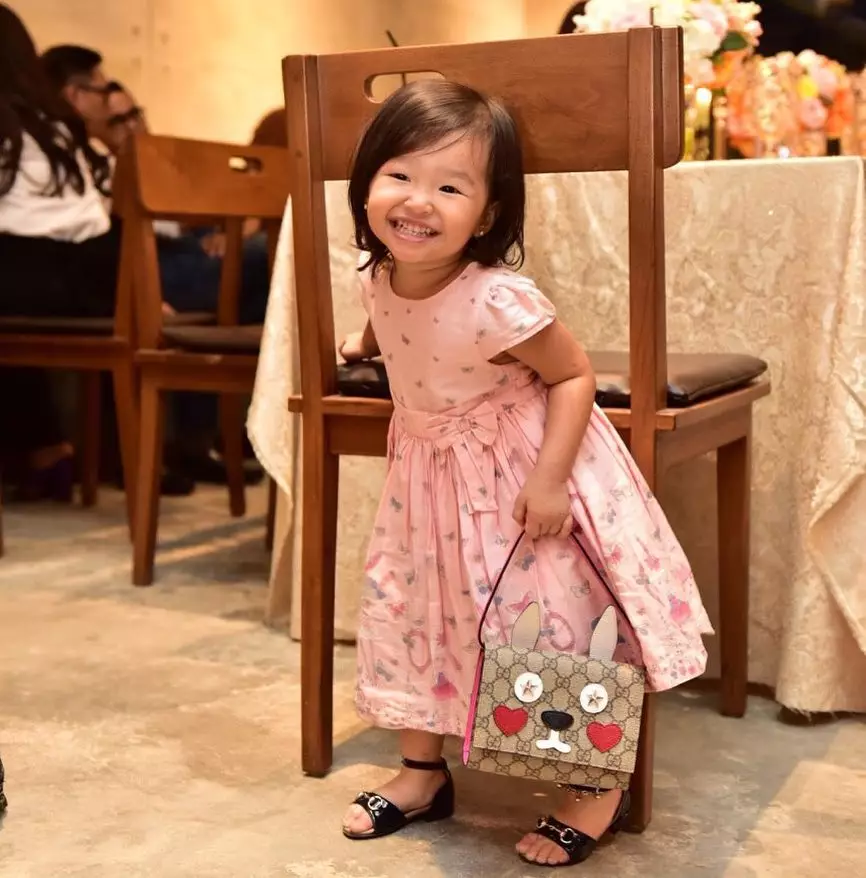 Gaya Thalia Onsu pakai tas branded berbagai sumber Gaya Thalia Onsu pakai tas branded berbagai sumber