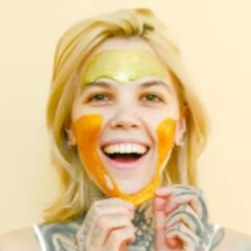 7 Rekomendasi masker wajah bubuk di bawah Rp 100 ribu, cerahkan kulit