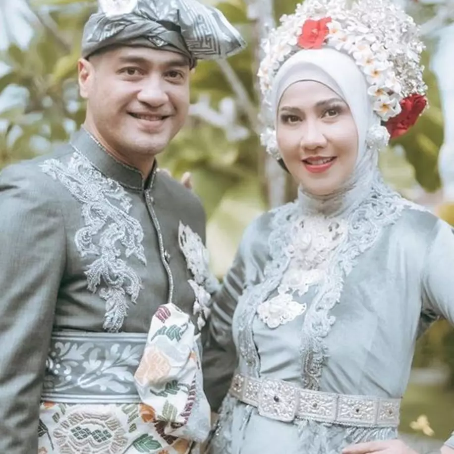 11 Momen akad nikah Venna Melinda &amp; Ferry, mahar blue safir 80 gram