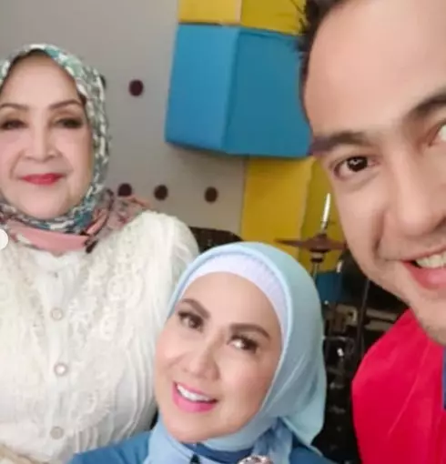 momen akrab Venna Melinda dan calon ibu mertua © Instagram