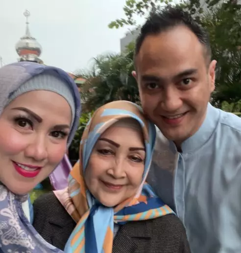 momen akrab Venna Melinda dan calon ibu mertua © Instagram