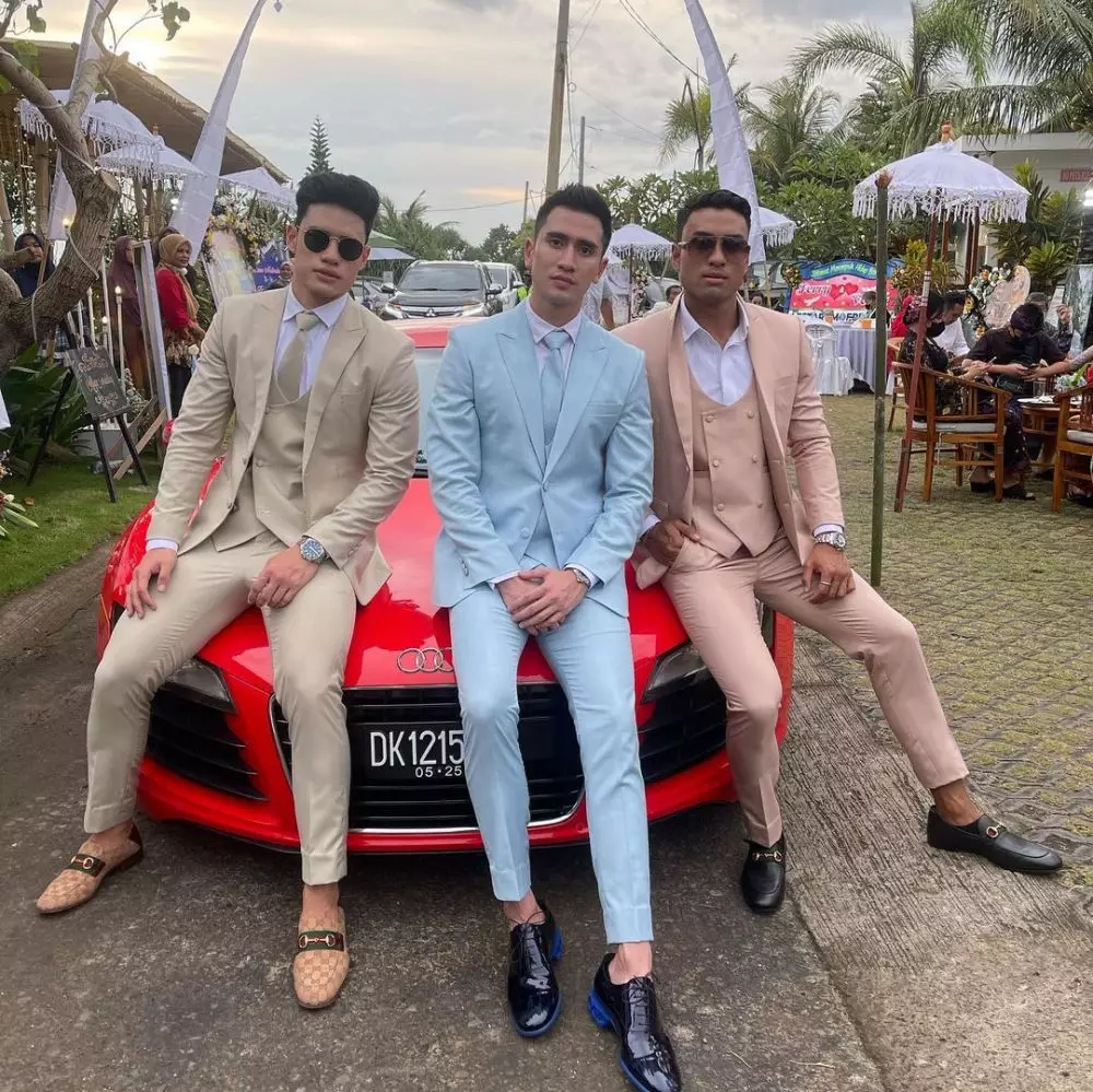 gaya seleb di pernikahan Venna Melinda dan Ferry Irawan Berbagai sumber gaya seleb di pernikahan Venna Melinda dan Ferry Irawan Berbagai sumber