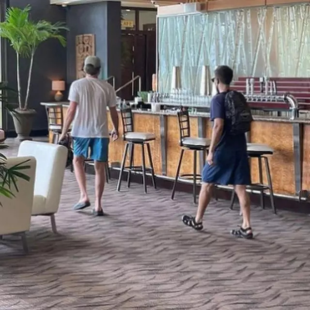 Leonardo DiCaprio dan Tobey Maguire di Bali berbagai sumber