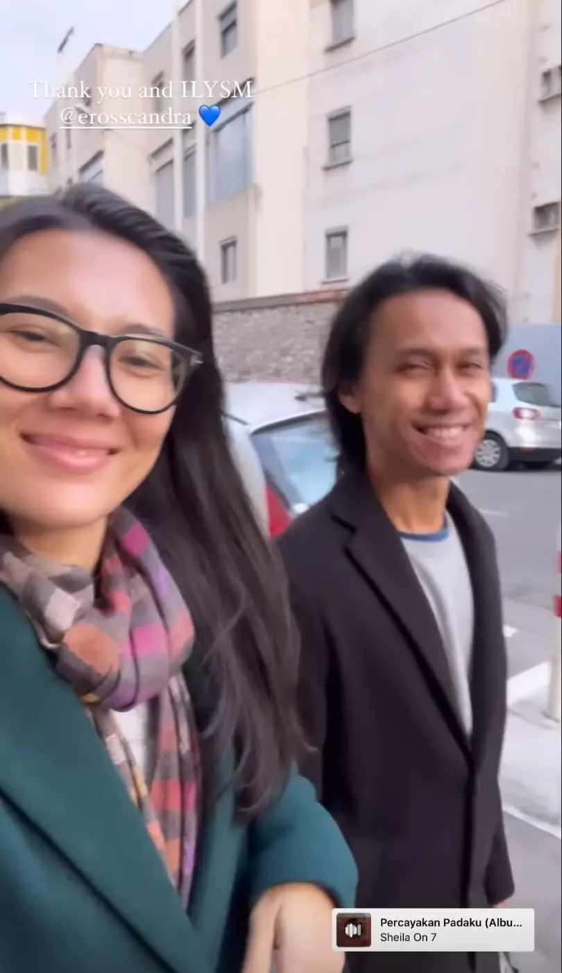 Momen Eross SO7 dan Sarah pulang ke Prancis © Instagram Momen Eross SO7 dan Sarah pulang ke Prancis © Instagram