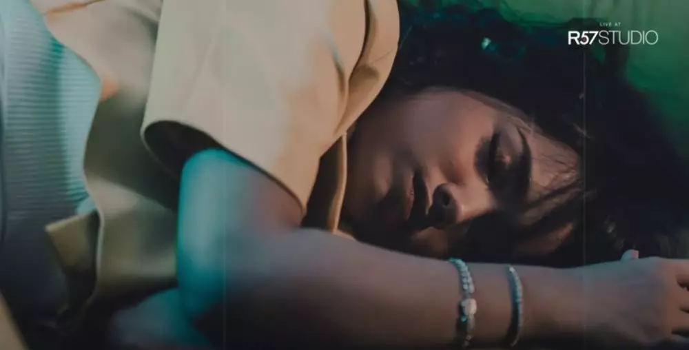 Fuji jadi model video klip © YouTube