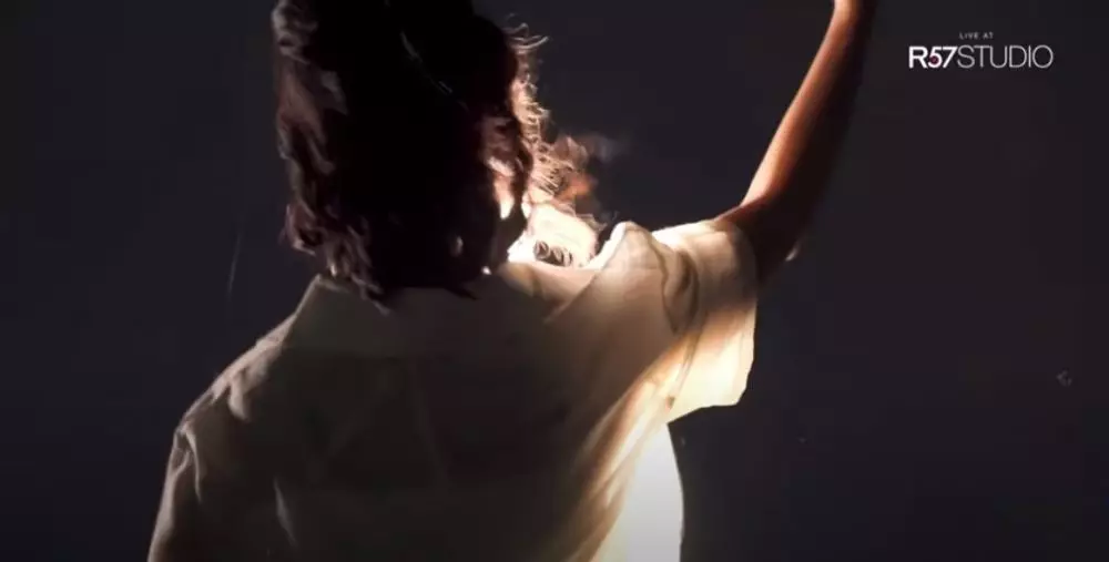 Fuji jadi model video klip © YouTube