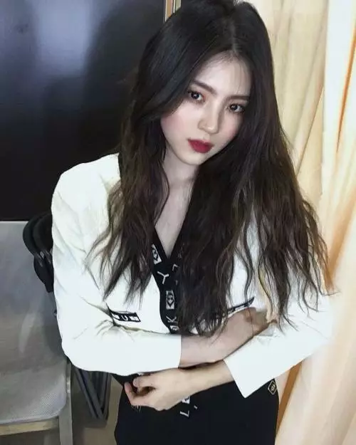 Potret Han So-hee saat bermakeup tebal © Instagram