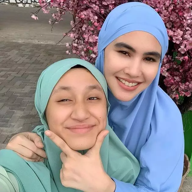 Pesona 8 putri ustaz kondang Instagram