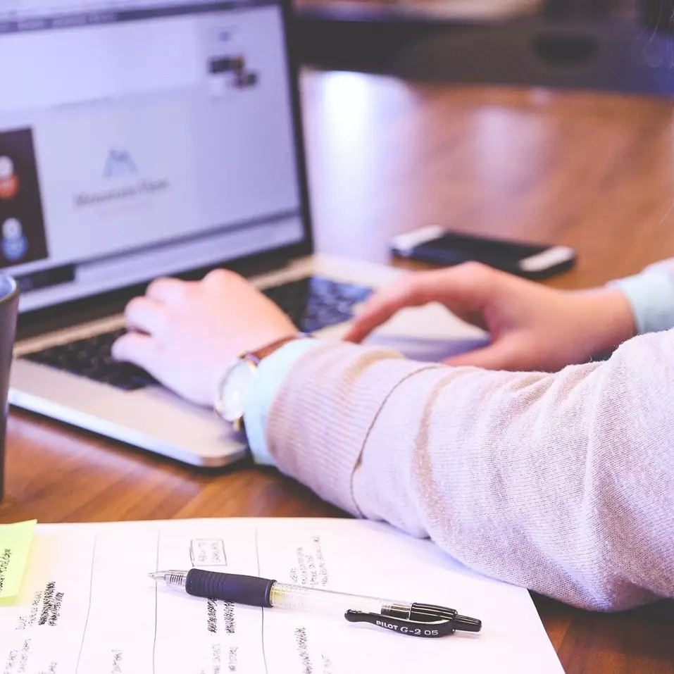 Pengertian teks persuasi, ciri-ciri, struktur dan contohnya