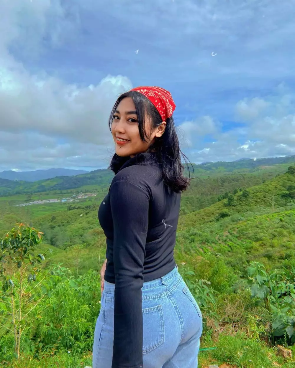 Gigi Ruwanita mantan istri Doni Salmanan Berbagai sumber