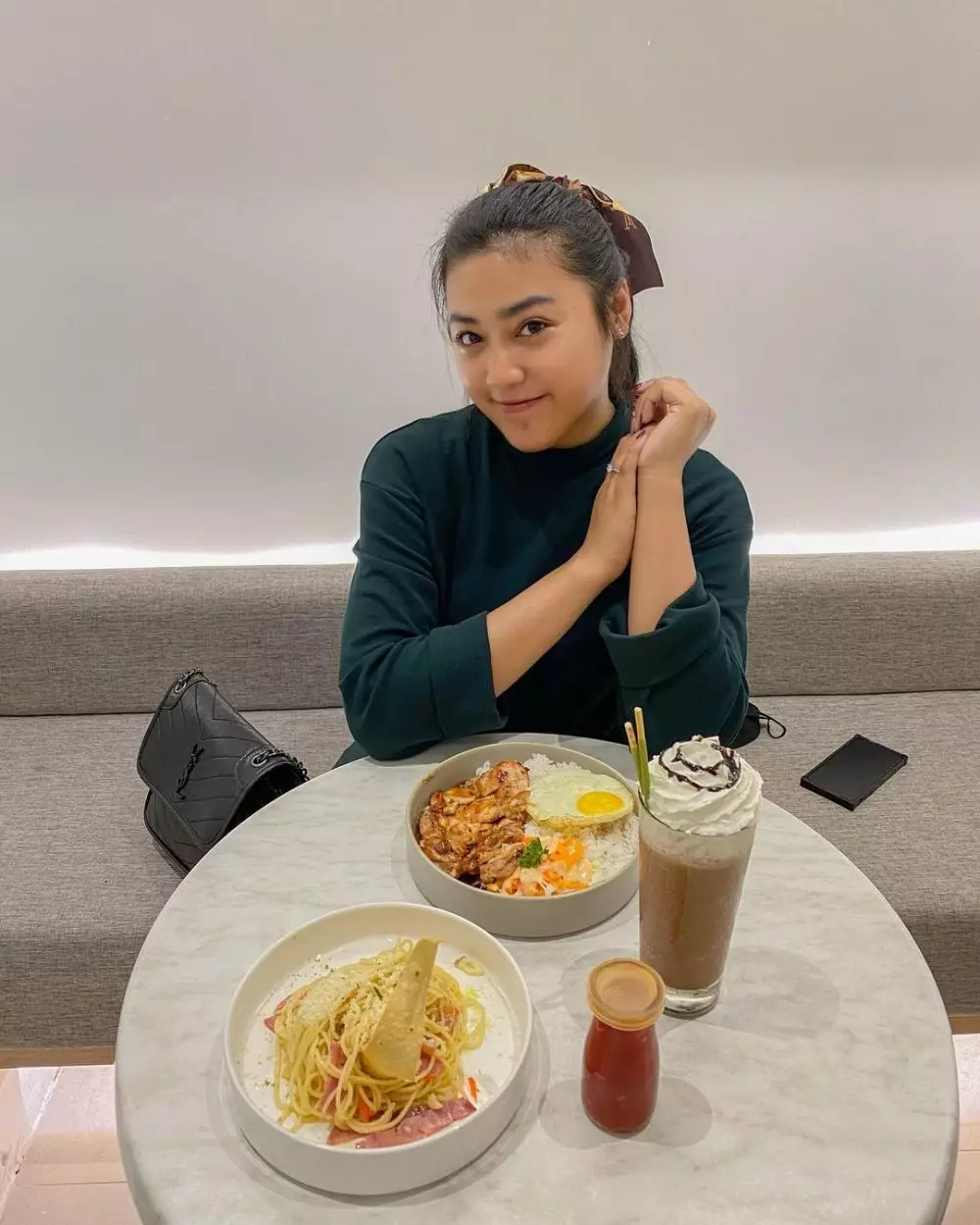 Gigi Ruwanita mantan istri Doni Salmanan Berbagai sumber