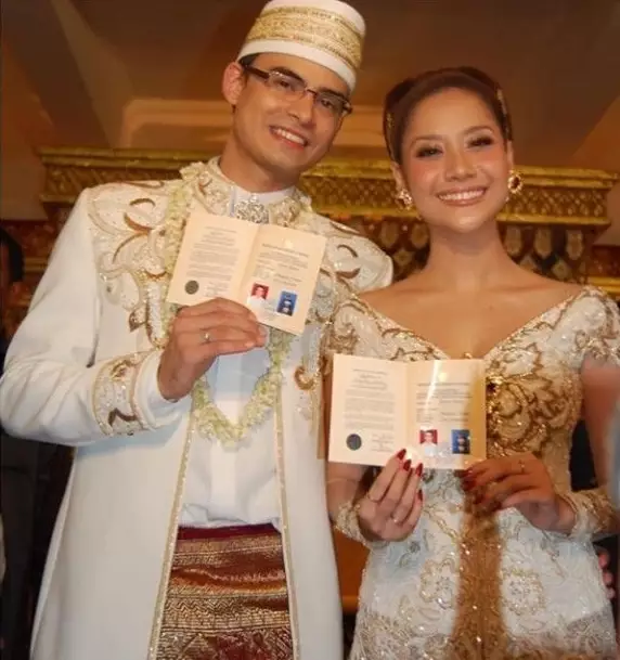 pesona seleb kenakan kebaya anne avantie © instagram pesona seleb kenakan kebaya anne avantie © instagram