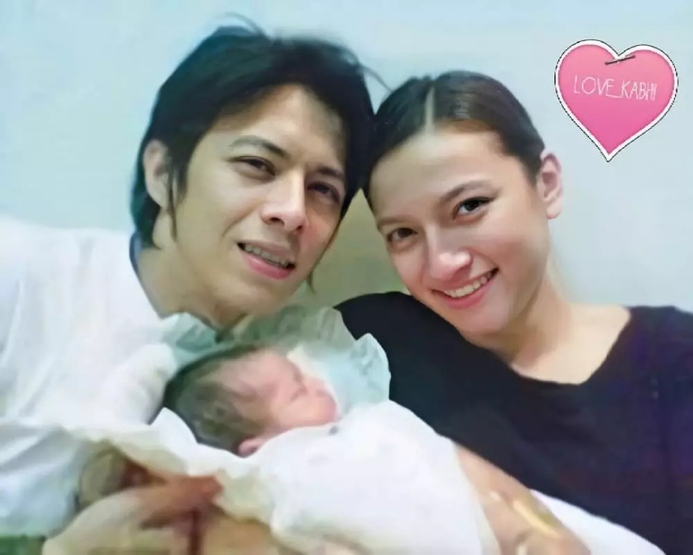 potret lawas Alleia bareng ibu Berbagai sumber potret lawas Alleia bareng ibu Berbagai sumber