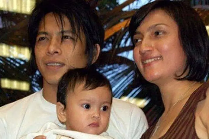 potret lawas Alleia bareng ibu Berbagai sumber potret lawas Alleia bareng ibu Berbagai sumber